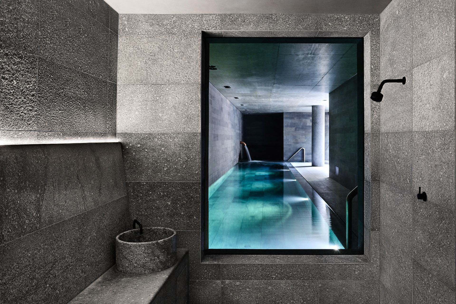 A CONTEMPORARY CENTREPIECE BEHIND A HERITAGE FAÇADE