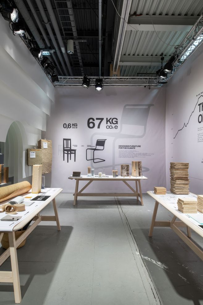 Now or Never – 1kg of CO2 showcased the climate impact of a range of materials commonly used in architecture and furniture design projects. The weight or volume of the material on display was that which could be produced with a 1kg CO2e impact. | Photographer: Andy Liffner