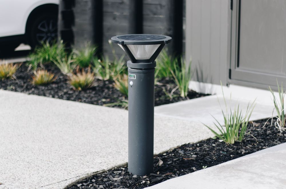 Featuring a compact, robust design, the Sentry Bollard 005 is ideal for providing orientation and for facilitating safe movement for pedestrians in a range of settings.