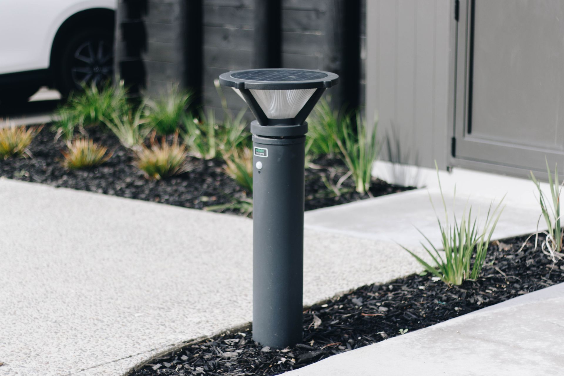 Featuring a compact, robust design, the Sentry Bollard 005 is ideal for providing orientation and for facilitating safe movement for pedestrians in a range of settings.