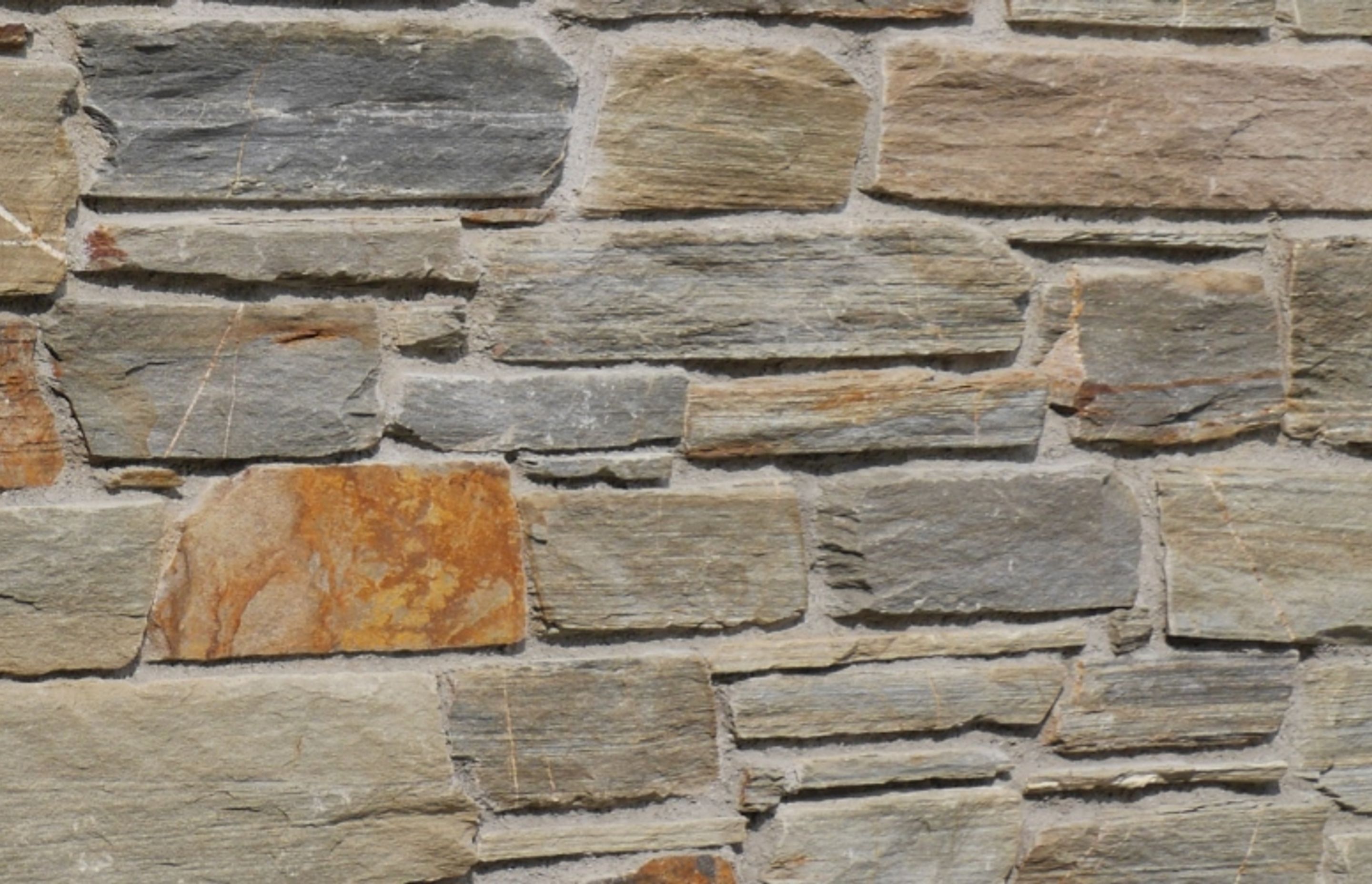 10mm Joint: Traditional finish for stacked stone walls with a regular 10mm gap grout gap between every stone both horizontally and vertically. Grout can be left flush with the stone or raked (recessed) to create a gap giving a more natural appearance.