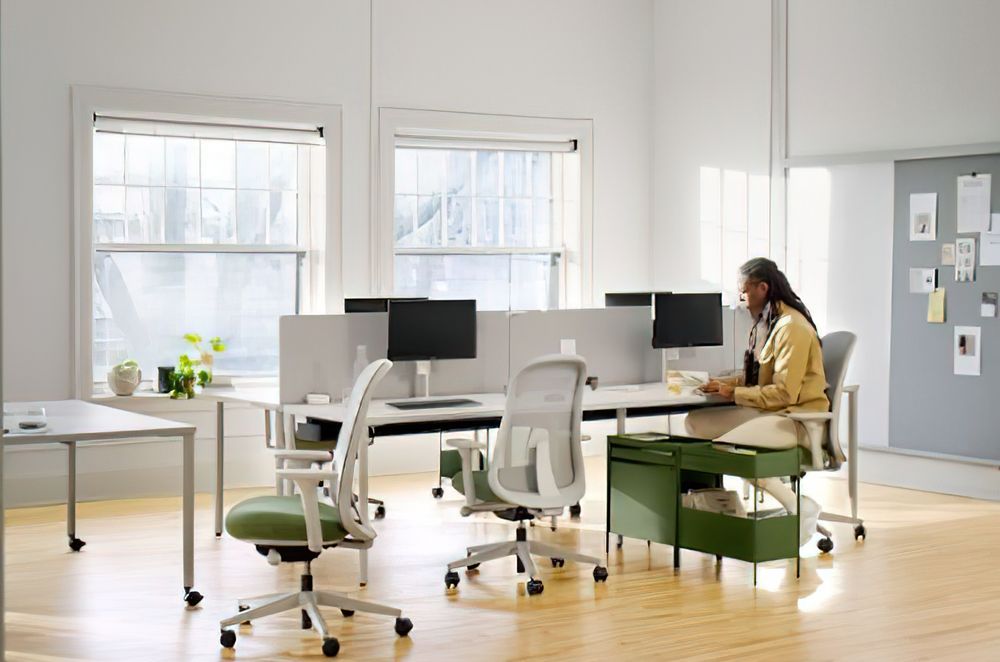 The OE1 Project Table from Herman Miller is a mobile solution for teamwork in open offices, meeting rooms, and flexible training rooms.