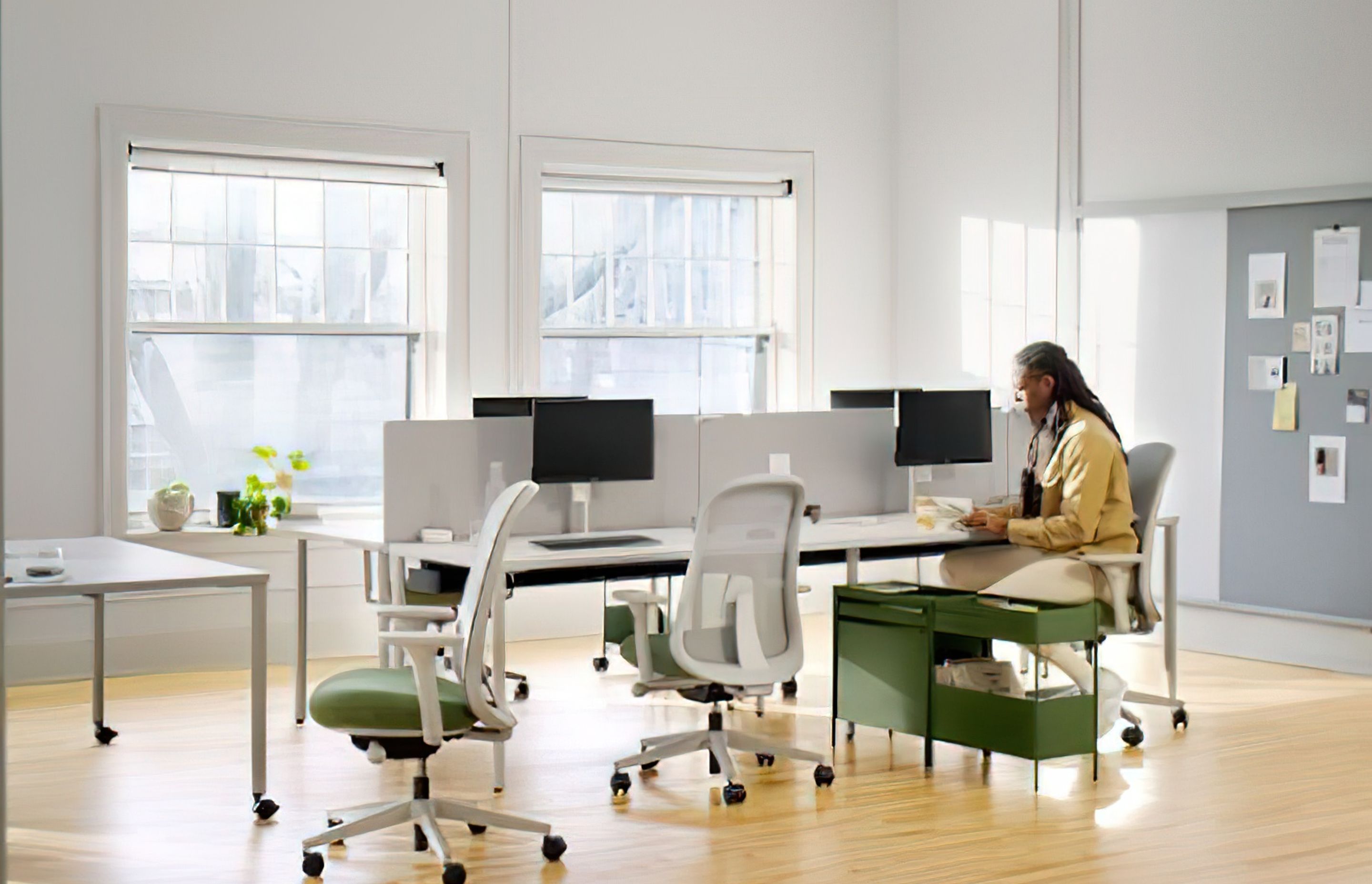 The OE1 Project Table from Herman Miller is a mobile solution for teamwork in open offices, meeting rooms, and flexible training rooms.