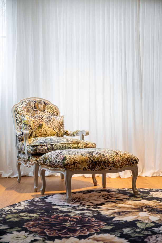 DesignMade worked with suppliers Haro Flooring, SP Blinds, Archant, Ivy House and Montreux to provide the interiors for this contemporary home.