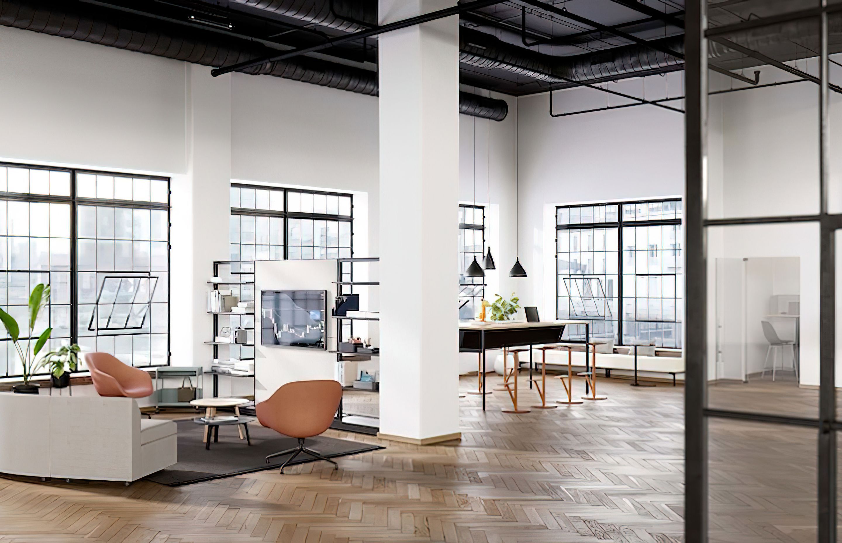 Herman Miller's OE1 collection helps organisations adapt their facilities quickly and easily, scaling their spaces to meet evolving needs. Its multifunctional designs can be used across the floor plate, helping optimise real estate and fluidly adjust to changing workforces.