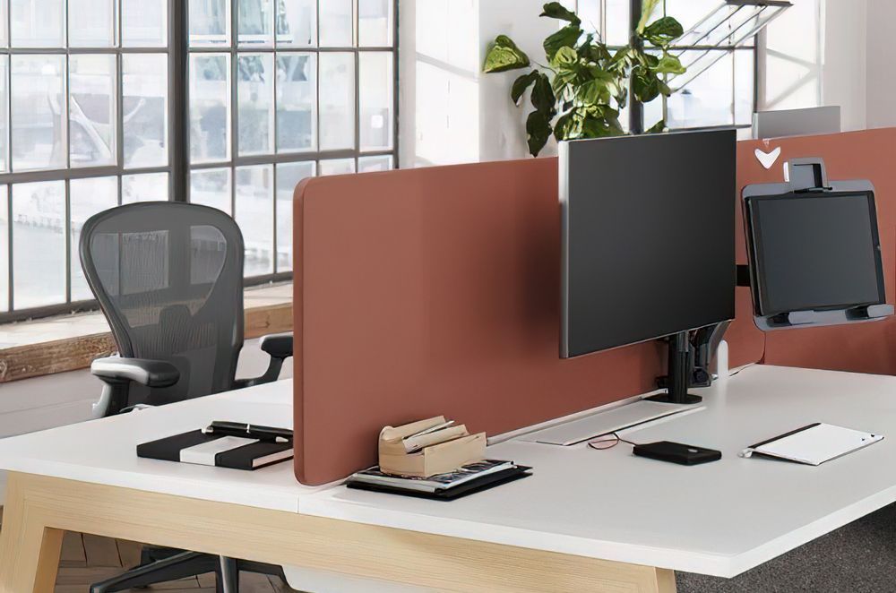 The Byne System by Herman Miller is designed for customisation, making it the perfect tool for small, medium, and large offices.