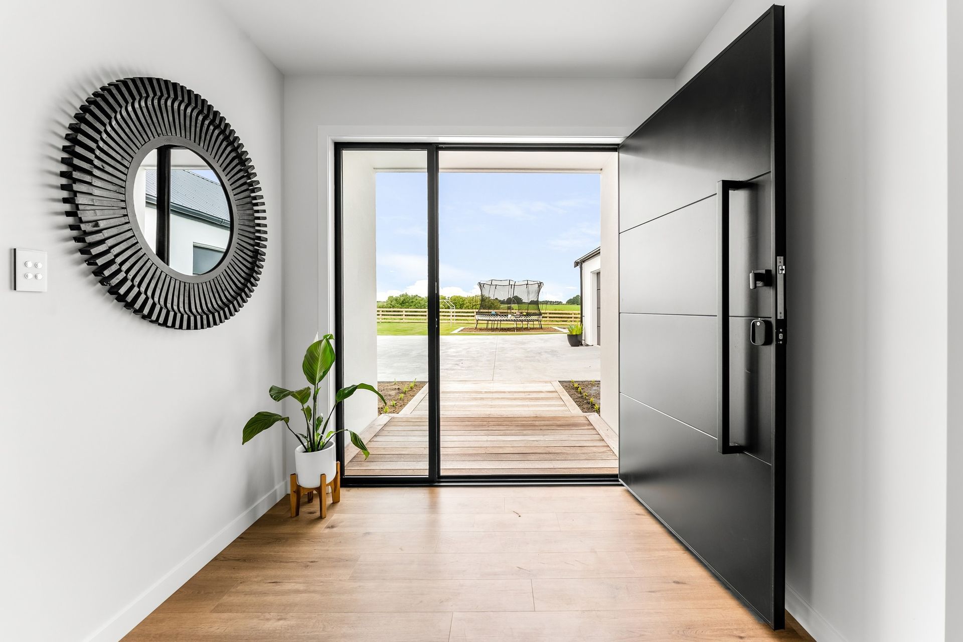 Alyssa selected the Parkwood Doors’ HV3 for its thermally-enhanced properties.