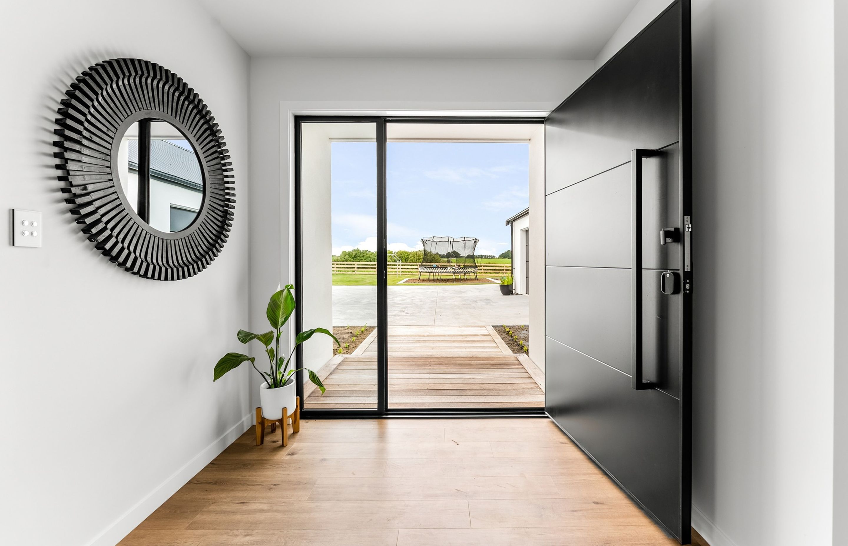 Alyssa selected the Parkwood Doors’ HV3 for its thermally-enhanced properties.