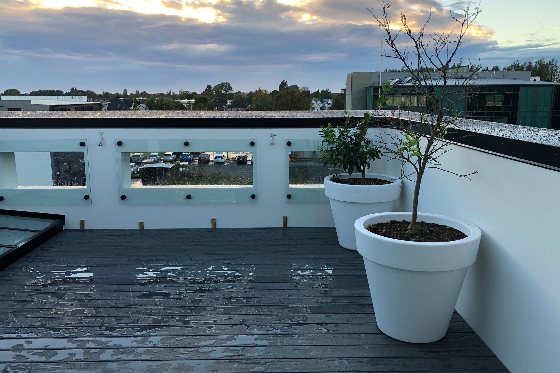 Modas has been designed for use with the CodeMark-certified ModWood WPC decking solution, as well as hardwood timbers.