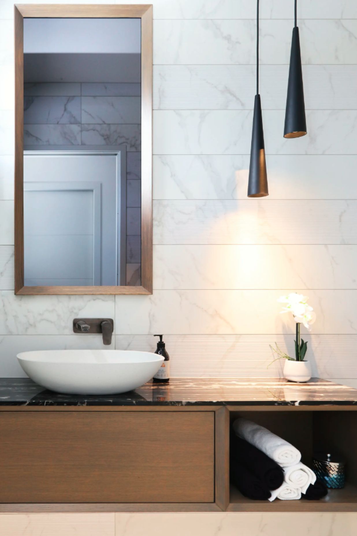 How to choose the right lighting for your bathroom vanity