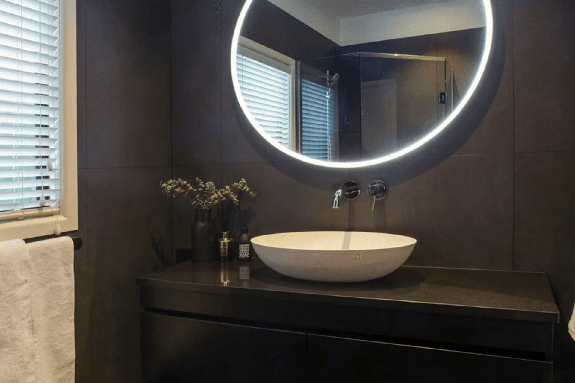 How to choose the right lighting for your bathroom vanity