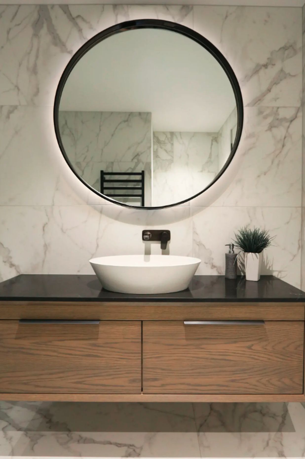 How to choose the right lighting for your bathroom vanity