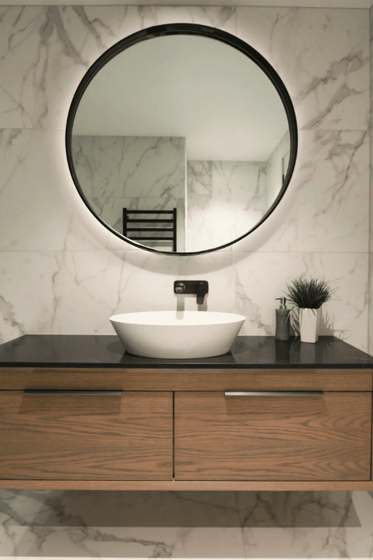 How to choose the right lighting for your bathroom vanity