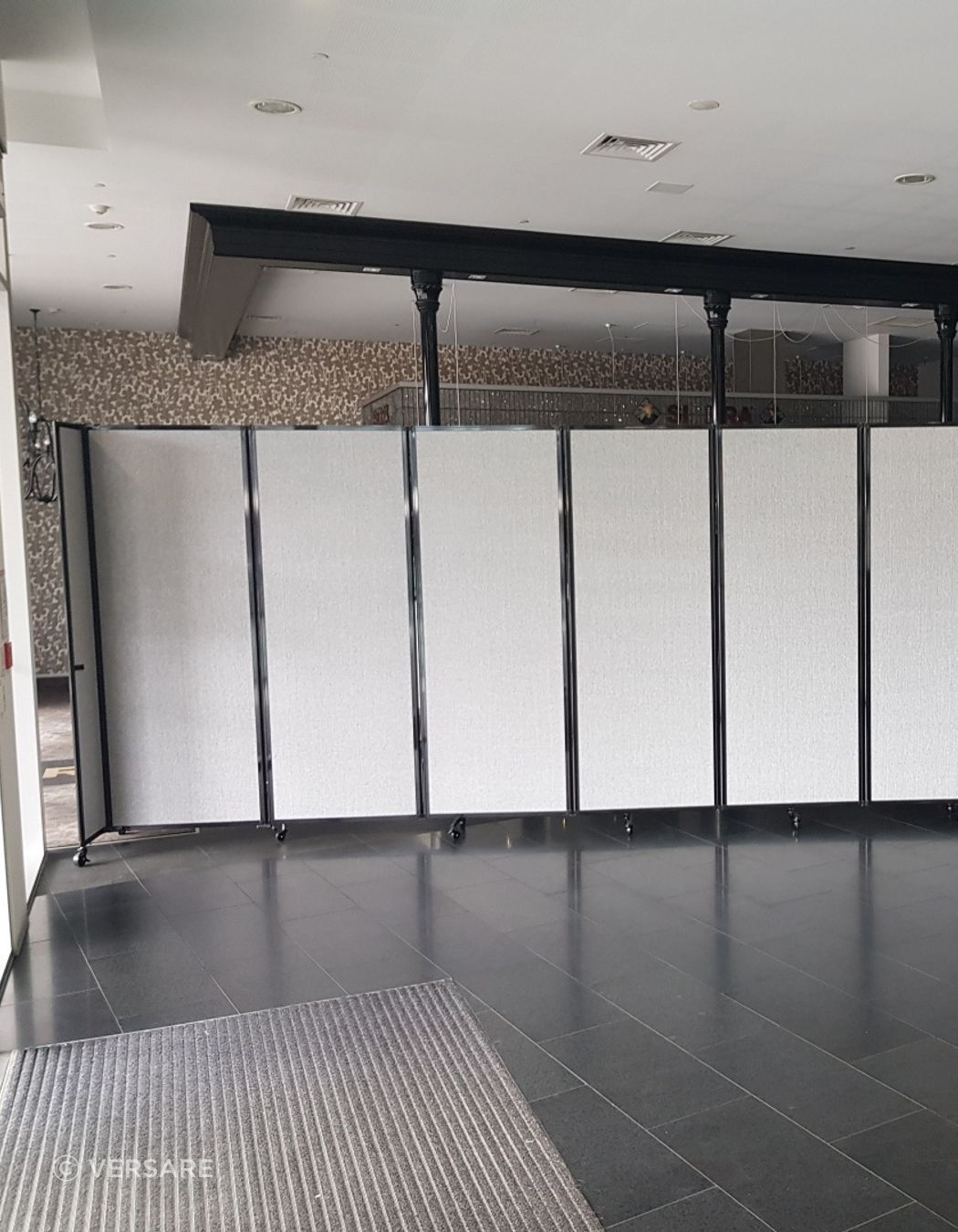 Versare Room Divider 360 with sound absorbing panels (SoundSorb)