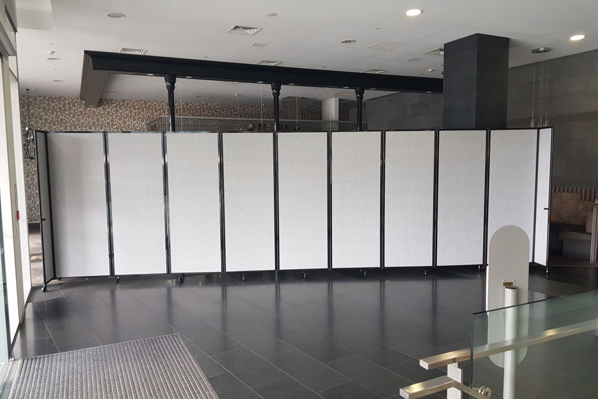 Versare Room Divider 360 with sound absorbing panels (SoundSorb)