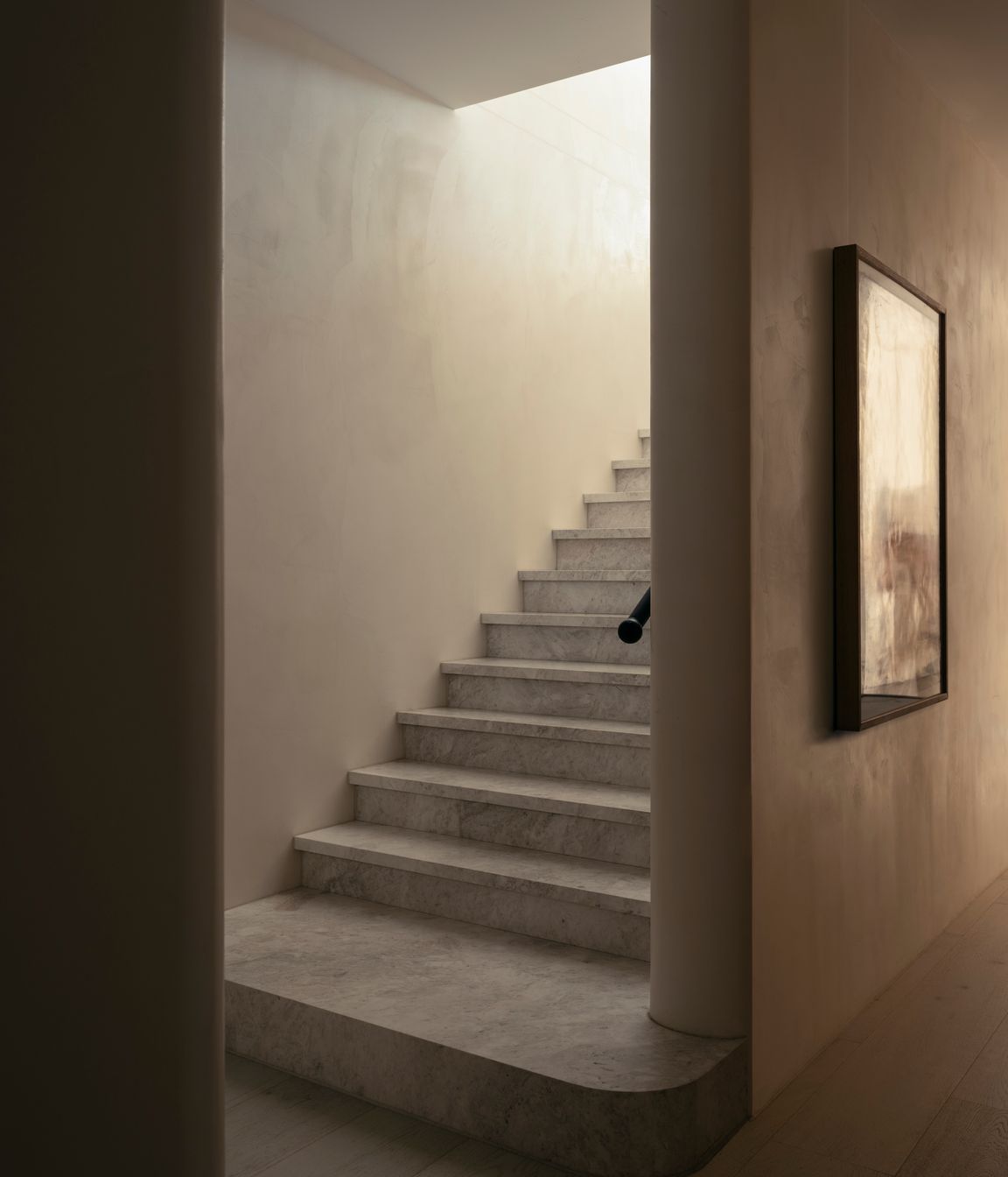 An interplay of tactility and texture takes centre stage in this contextually responsive beachside home