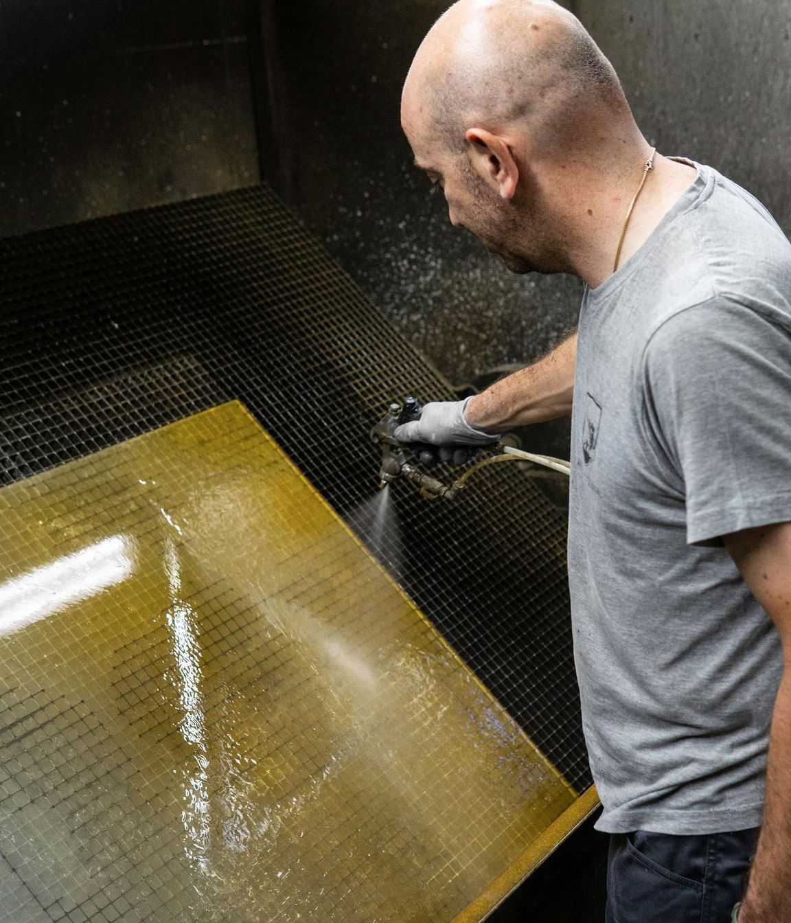 Silvering technique of the Gargano decorated glass