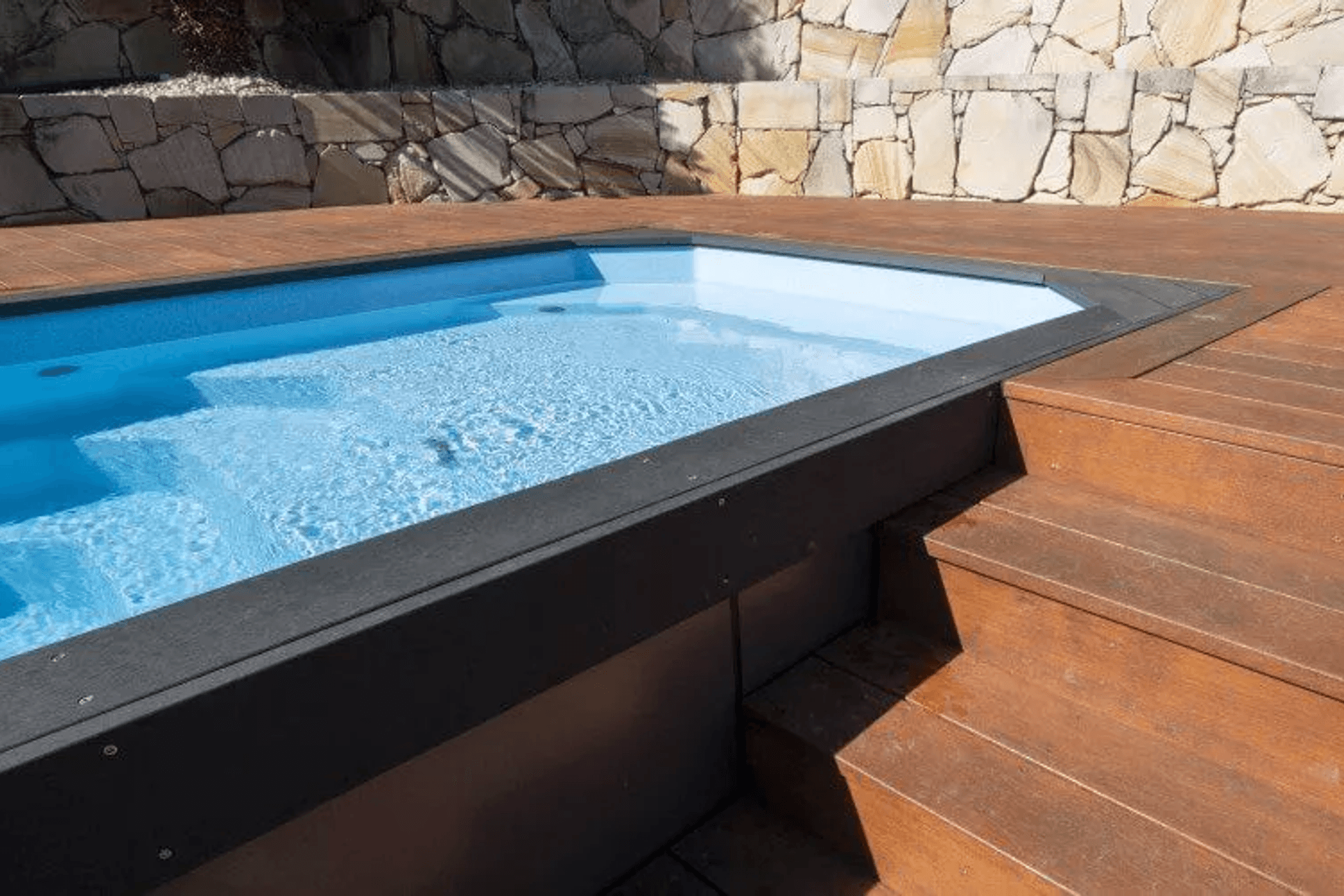 How to Select the Best Small Swimming Pool in Melbourne