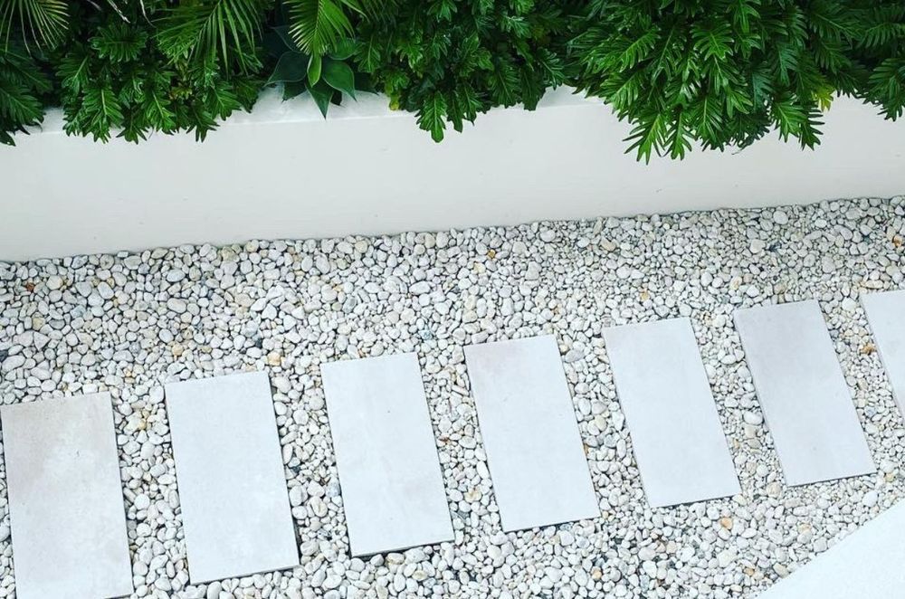 Luna Chiaro Limestone | RNB Property Group | Maxine Scalabrino-Fine Architect | Green Coast Landscapes