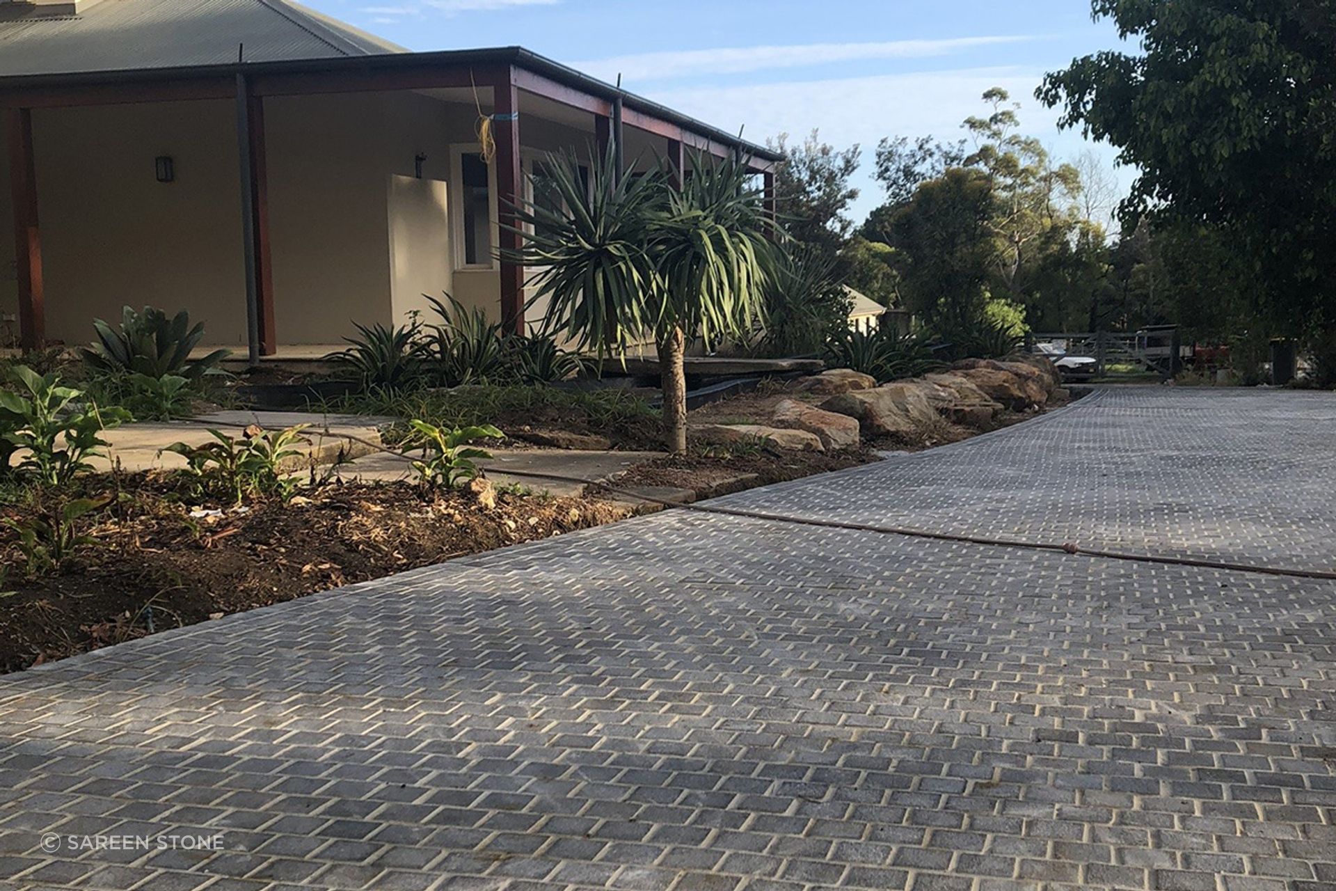 Silhouette Grey Granite Cobblestones
