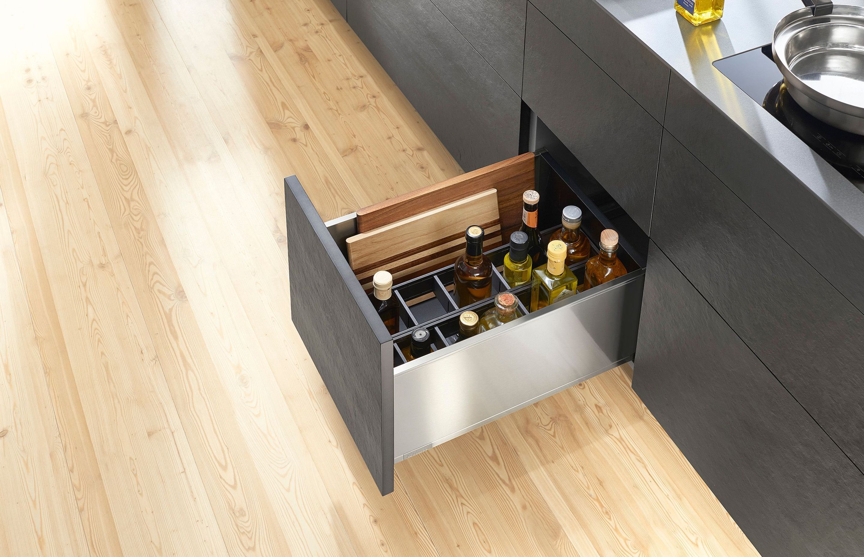 Storage within storage: How AMBIA-LINE makes drawers and pull-outs work like a dream