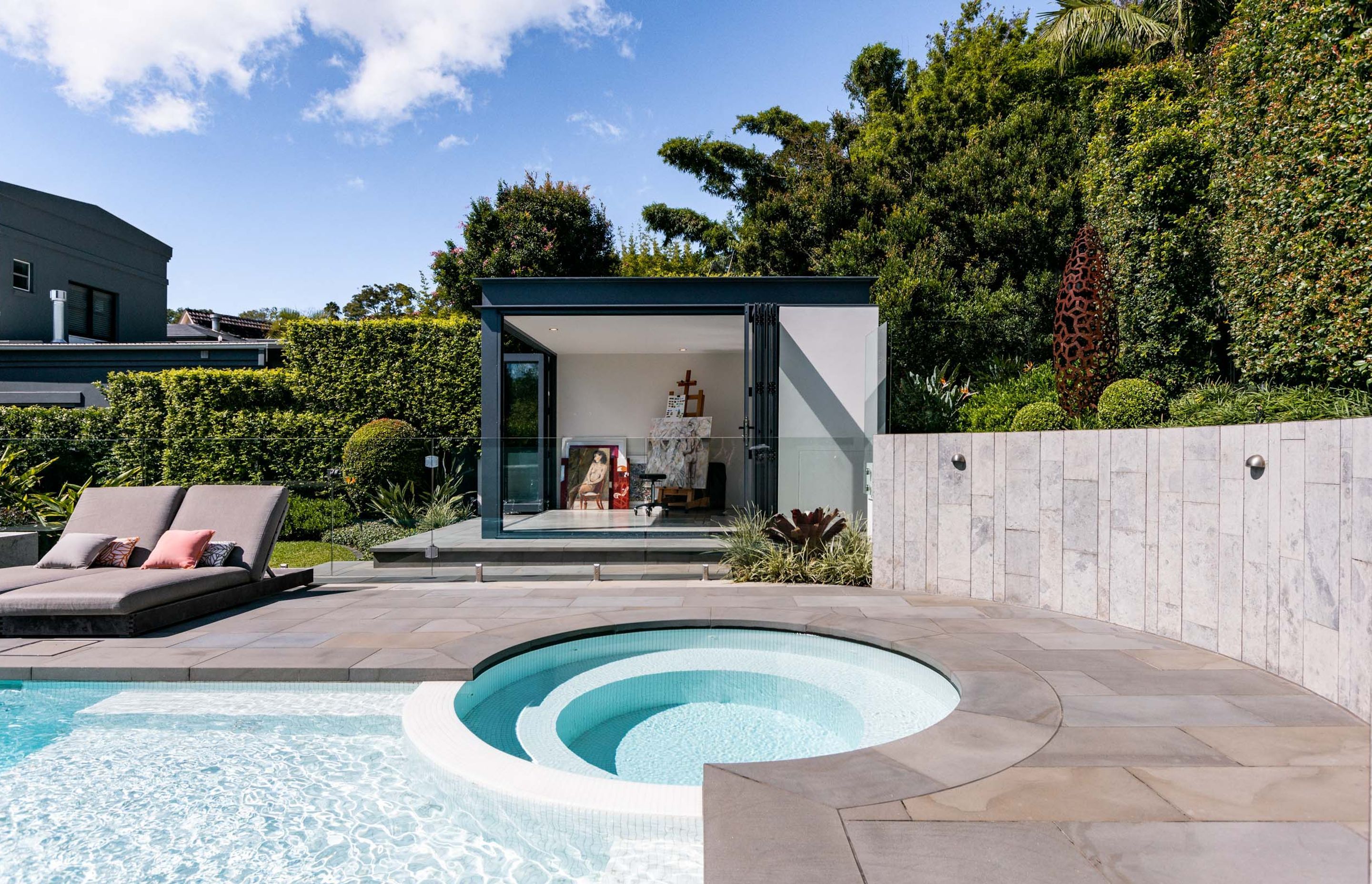 5 ways to enhance the design of your pool