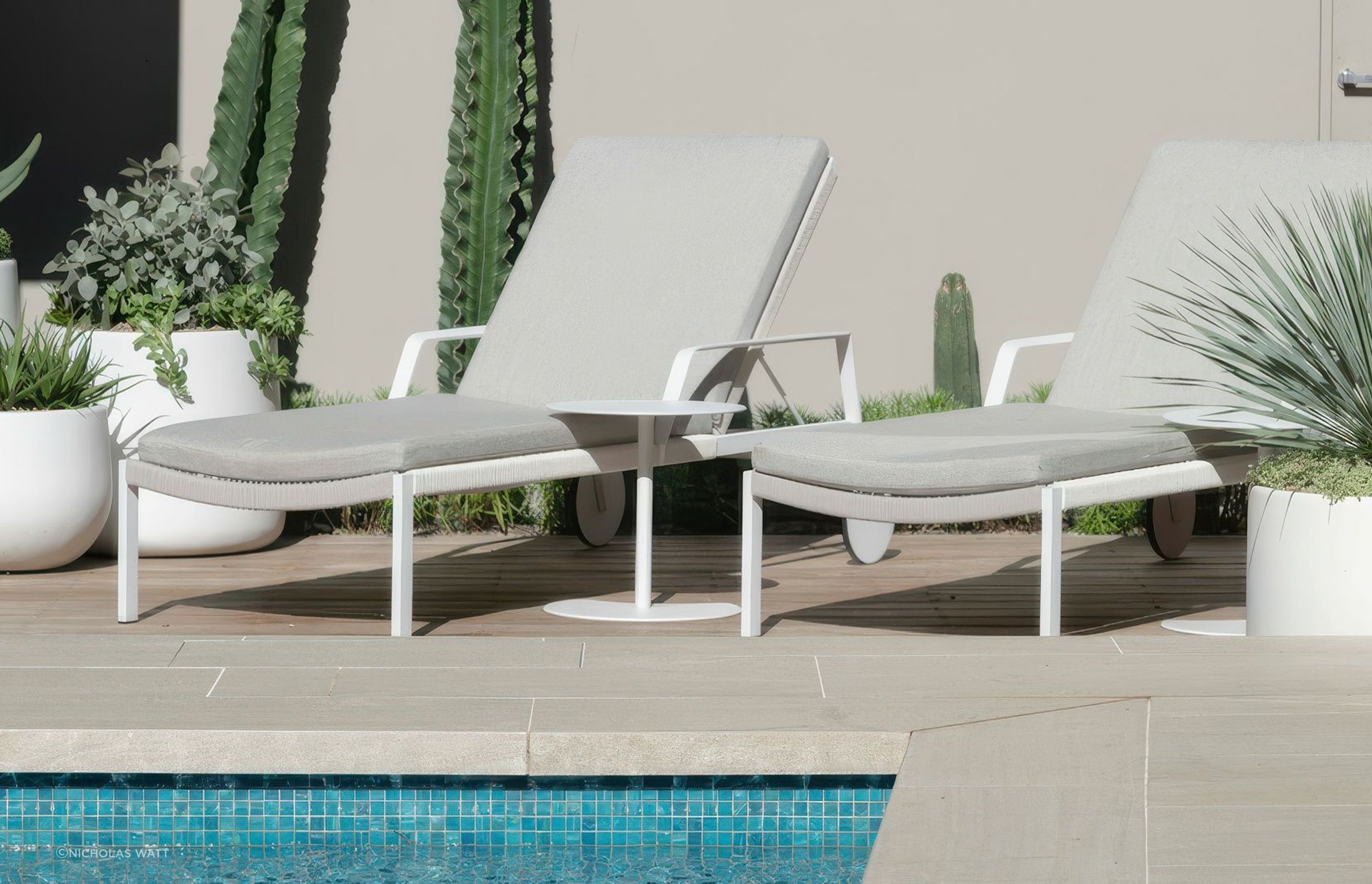 516474dedc3d-minimal-poolside-blog-2-cda4e1935x536cropcenter-gigapixel-standard-v2-2x.jpeg