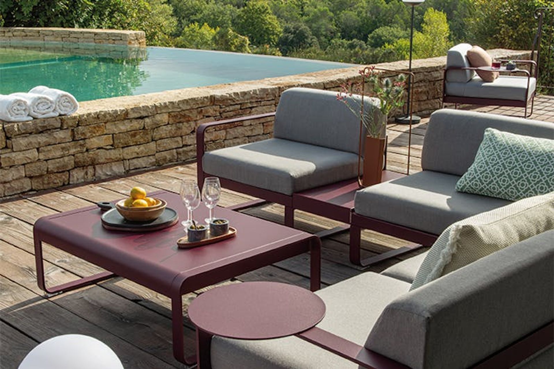 The Bellevie armrest shelf simply attaches to the arm of any Bellevie sofa, armchair or modular.