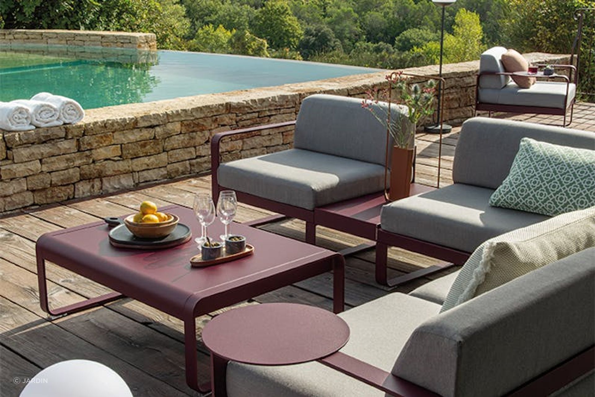 The Bellevie armrest shelf simply attaches to the arm of any Bellevie sofa, armchair or modular.
