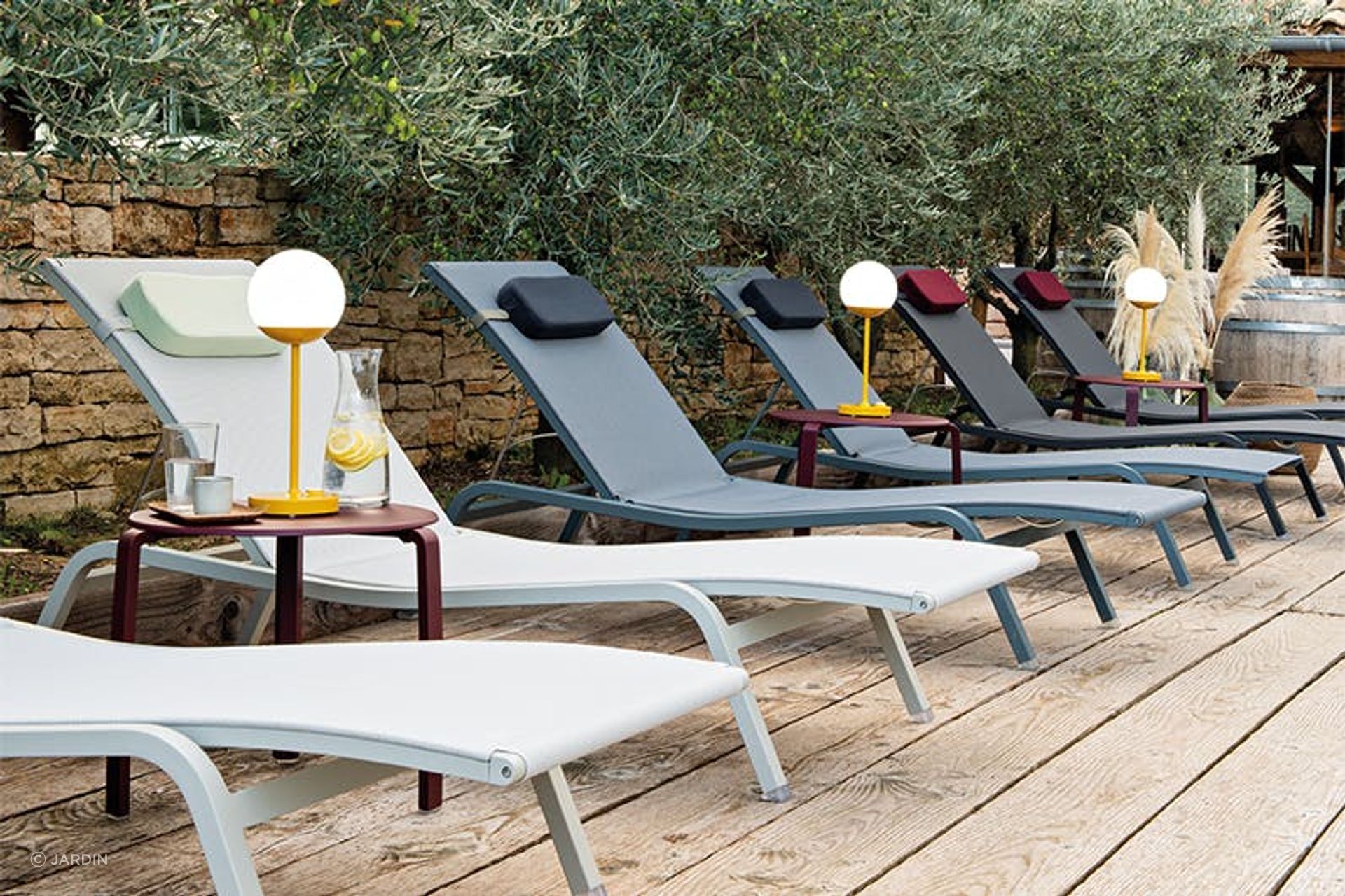In this boutique hotel setting the Storm Grey colourway perfectly complements Clay Grey and Anthracite to offer a unique take on poolside resort style.