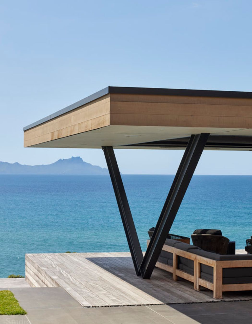 V Beach House, Waipu Cove Architecture / Studio John Irving