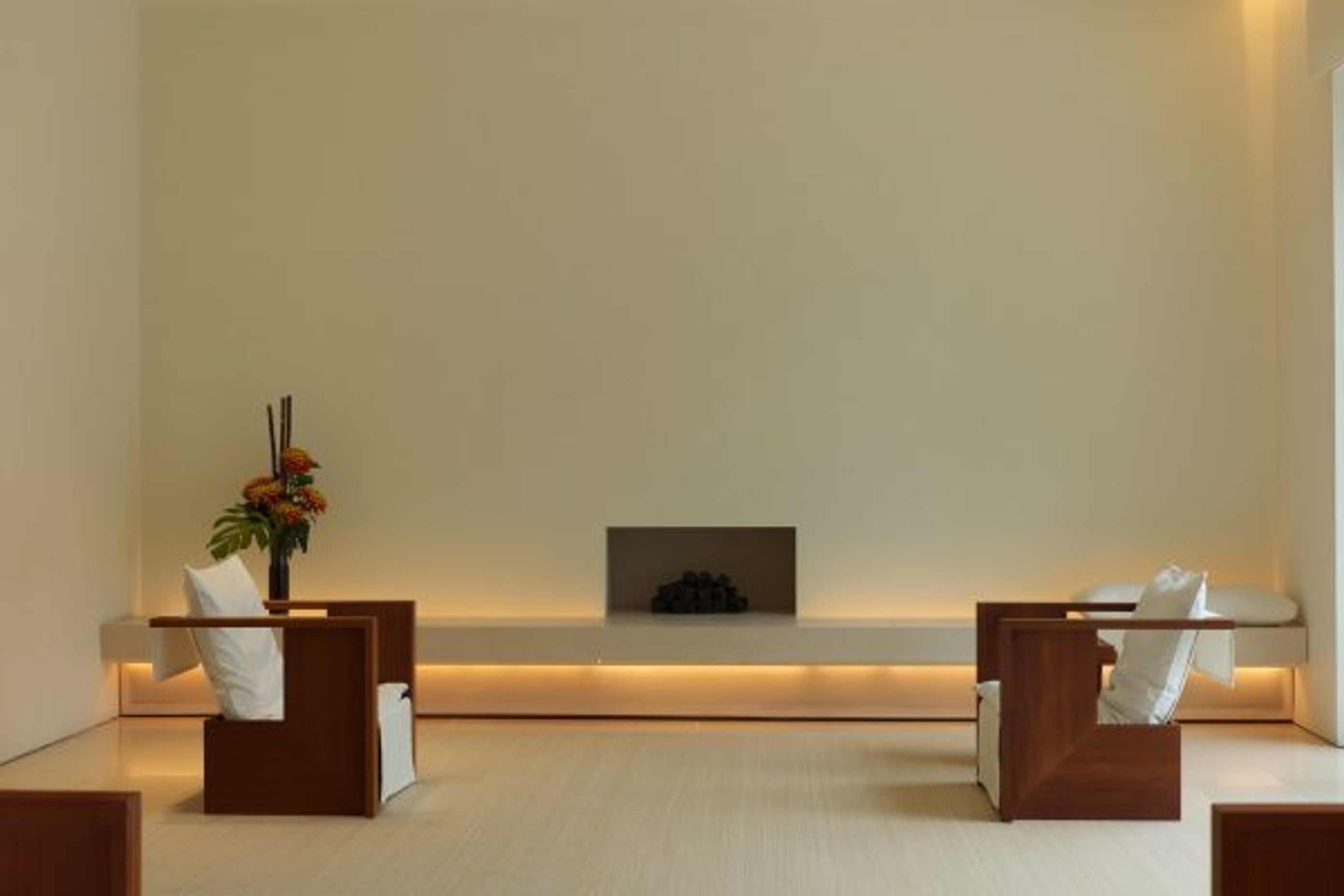 A Minimalist Modern Design John Pawson home in Central London – Photo Courtesy: Nicolas de Camaret