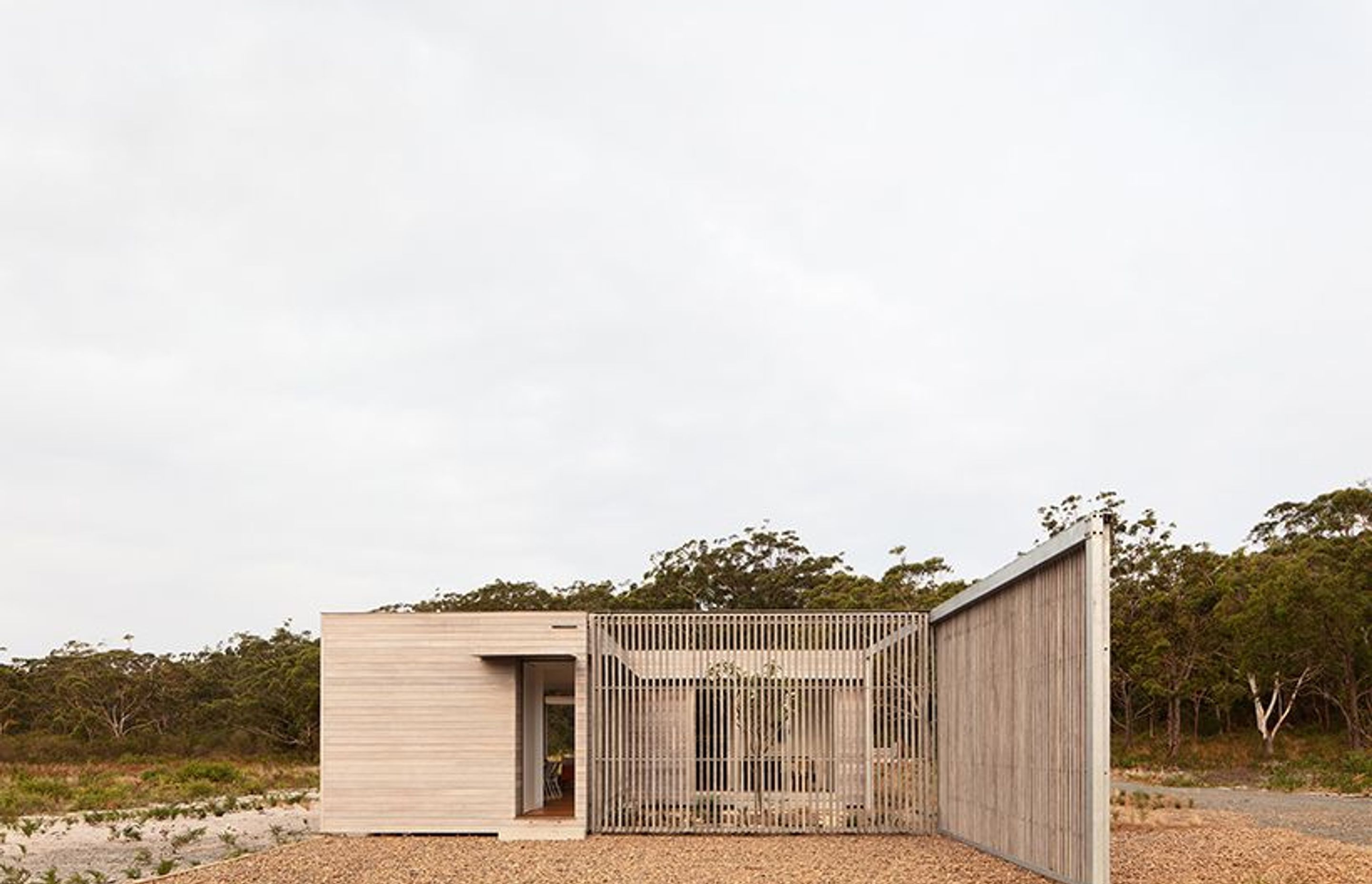 Courtyard House at Mungo Brush / CHROFI