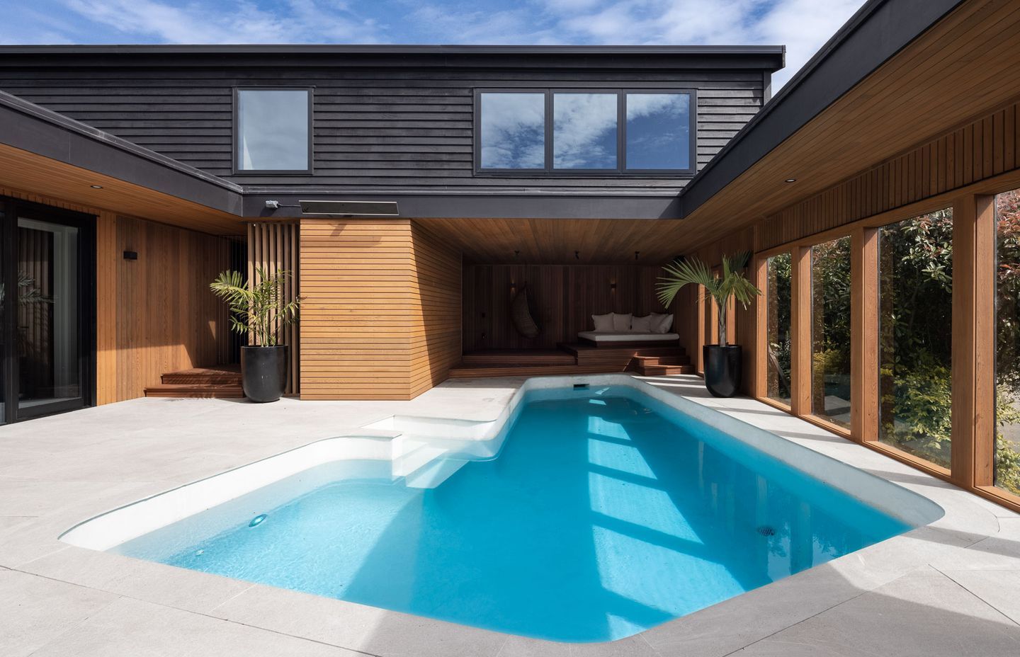 The rear of the pool, redesigned to become a well-being zone.