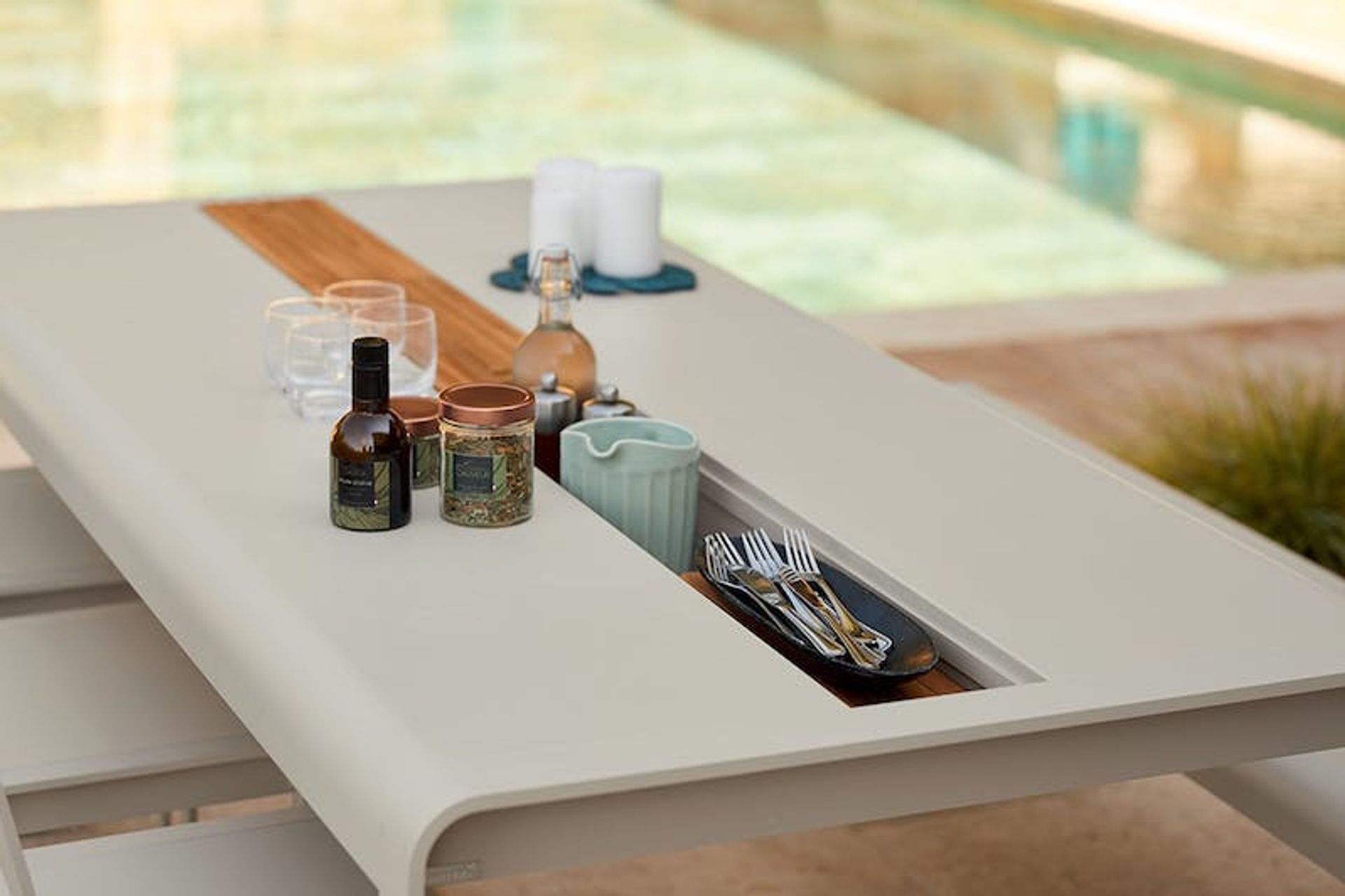 Keep everything at hand with the latest Bellevie dining table. Running along the centre of the table is a storage compartment with four removable teak covers.