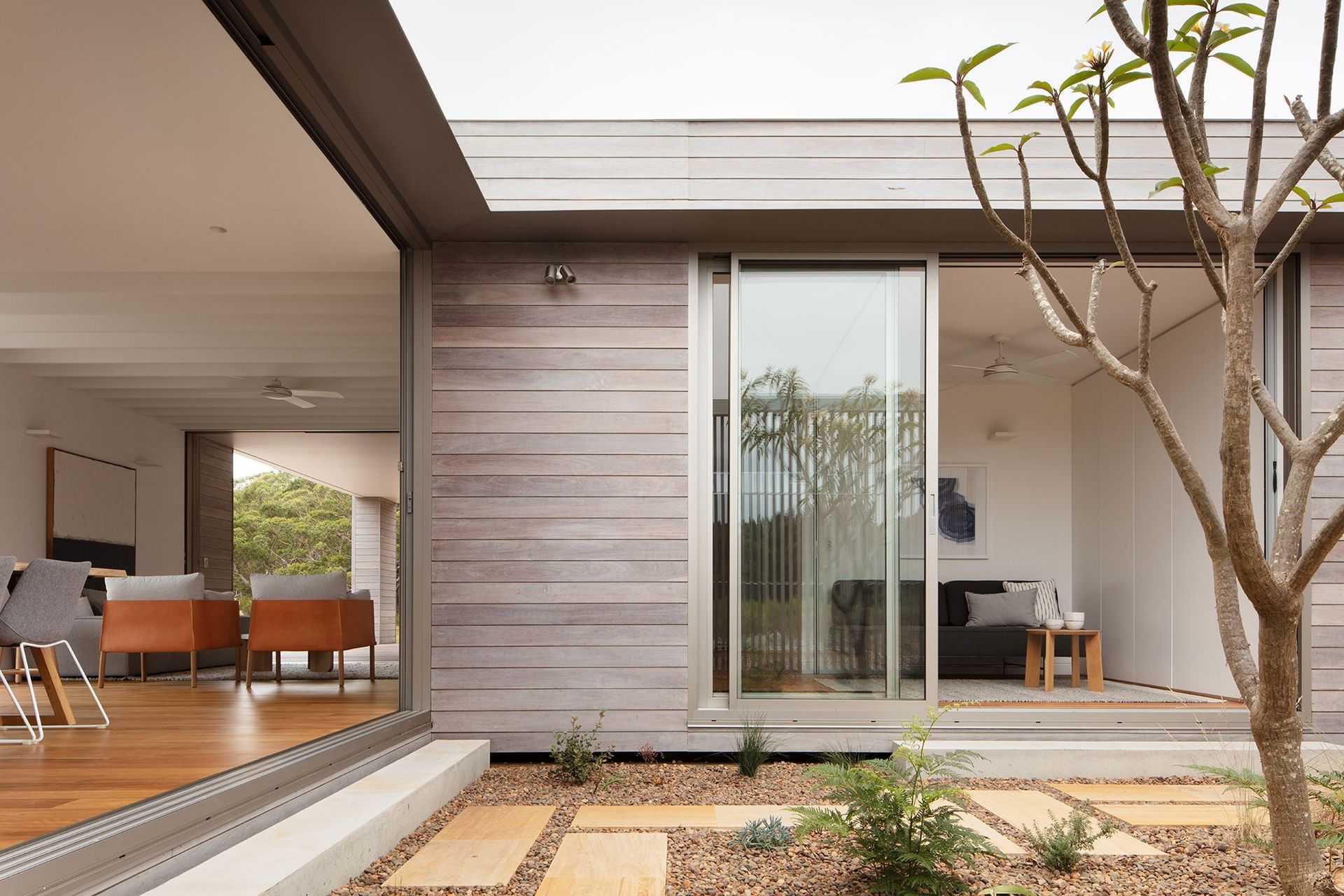 Courtyard House at Mungo Brush / CHROFI