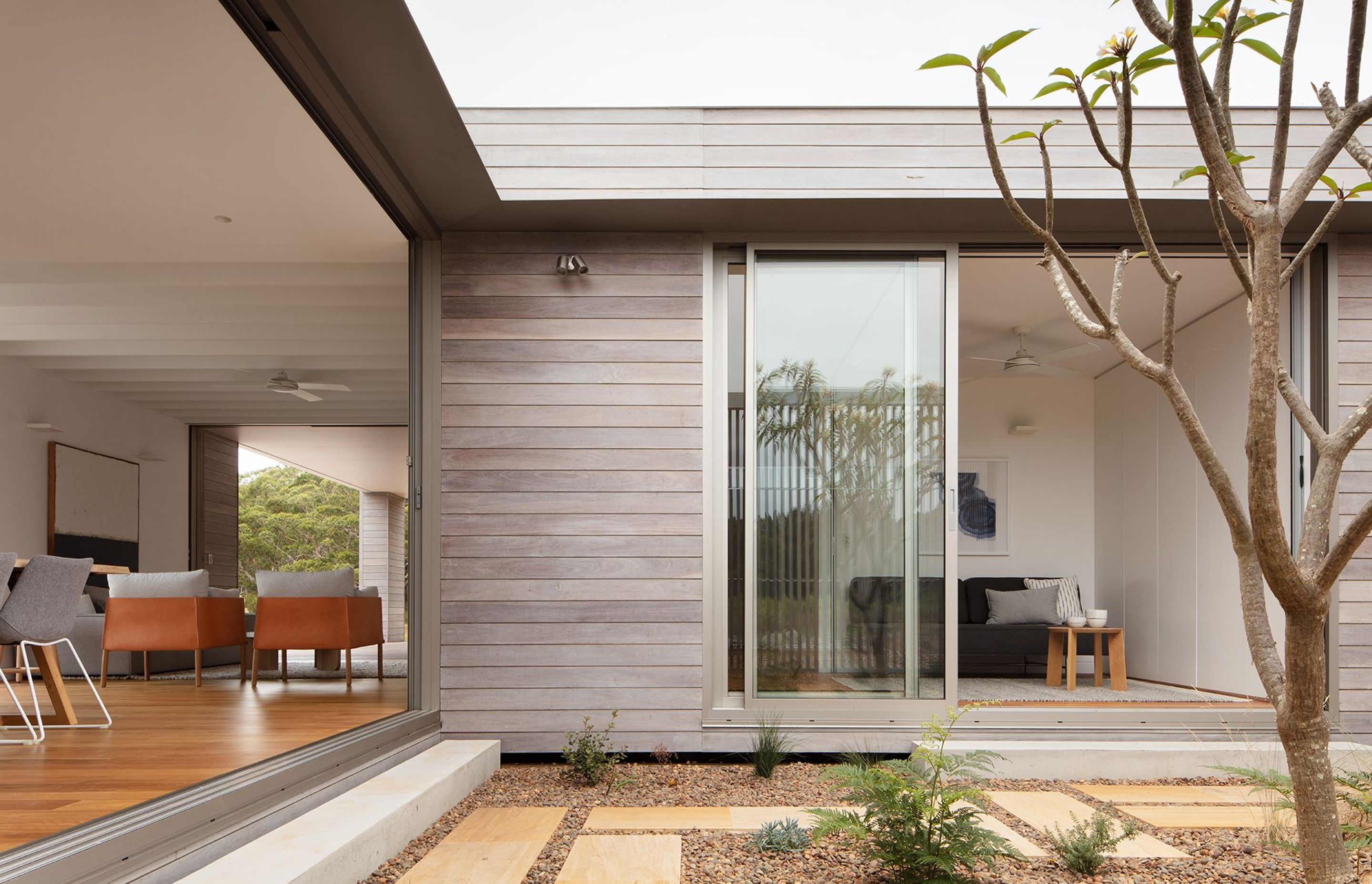 Courtyard House at Mungo Brush / CHROFI