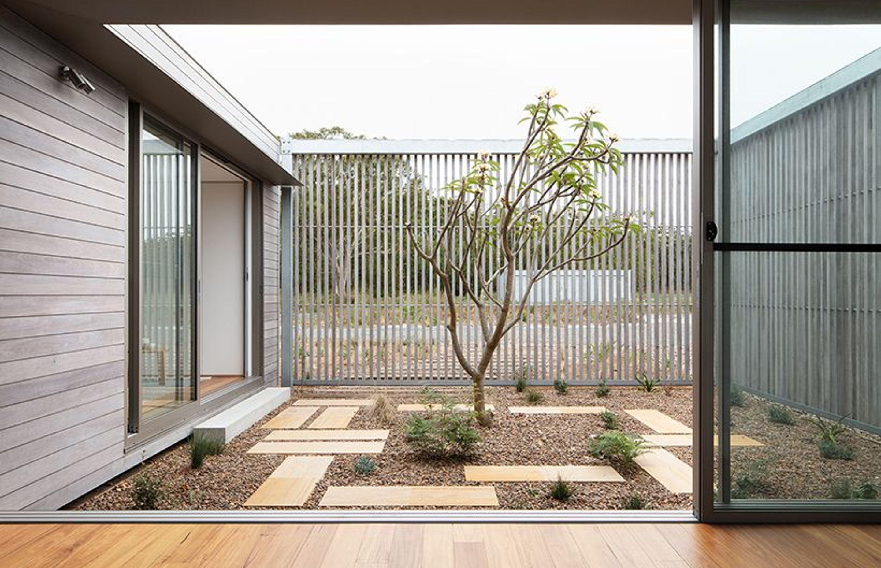 Courtyard House at Mungo Brush / CHROFI