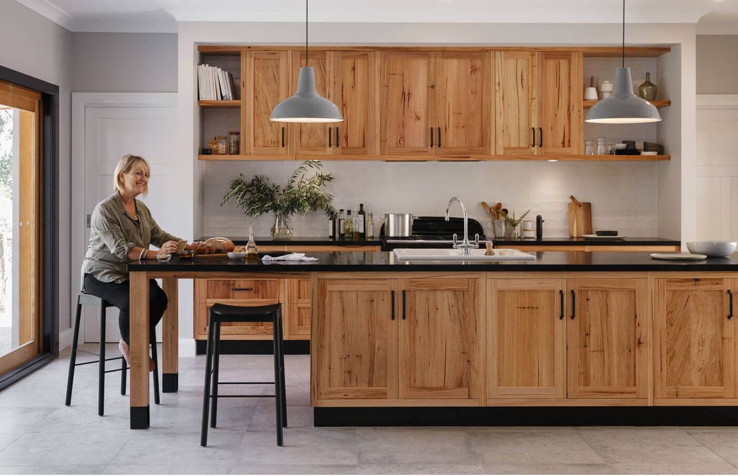 © SpaceCraft Joinery - featuring Schweigen UM900-MS 900mm Silent Undermount Rangehood