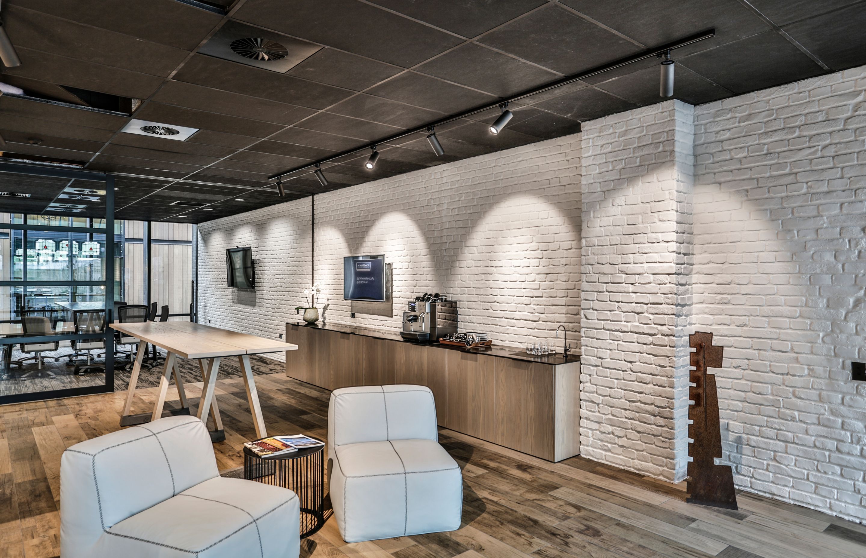 Muros Burnt Red Loft Brick wall panels were installed on the walls and column in this Christchurch interior then painted in Resene Rice Cake for a flawless look. Design by Karen Doig Architecture + Design, image by Colliers.