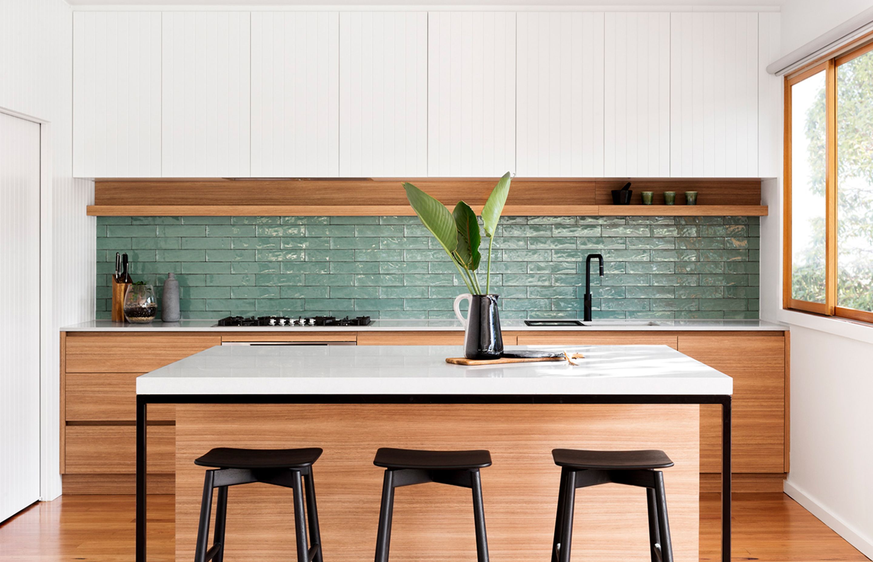 © GIA Bathrooms & Kitchens - featuring Schweigen UM-9S 900mm Silent Undermount Rangehood