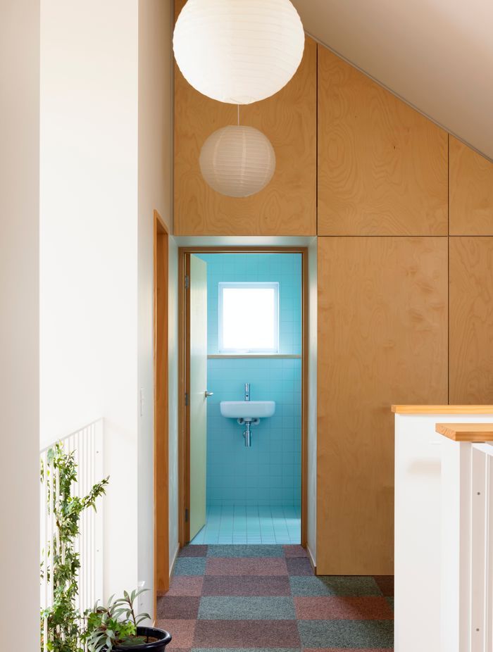 The bathroom tiles and upstairs carpet pay homage to the valley's beautiful sunsets.