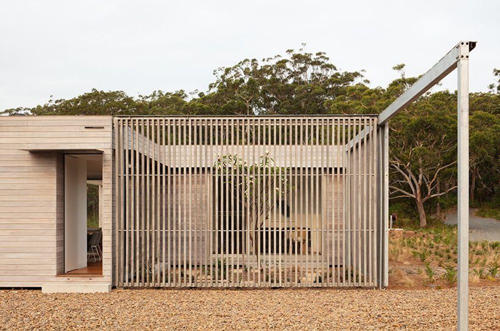 Courtyard House at Mungo Brush / CHROFI