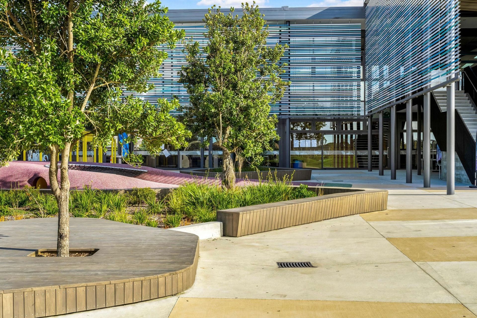 The timber features, built by the Murphy Landscapes team, mirror the organic shapes used throughout the landscape design.