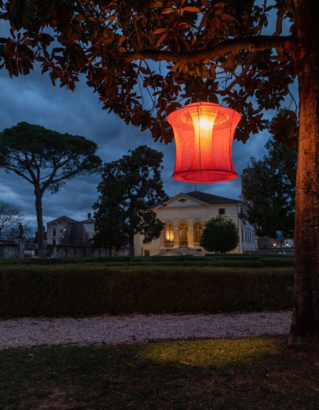 Soul outdoor light has a lightweight structure that balances volume & transparency, enhanced by its innovative ‘tricot’ Ecofibra mesh covering