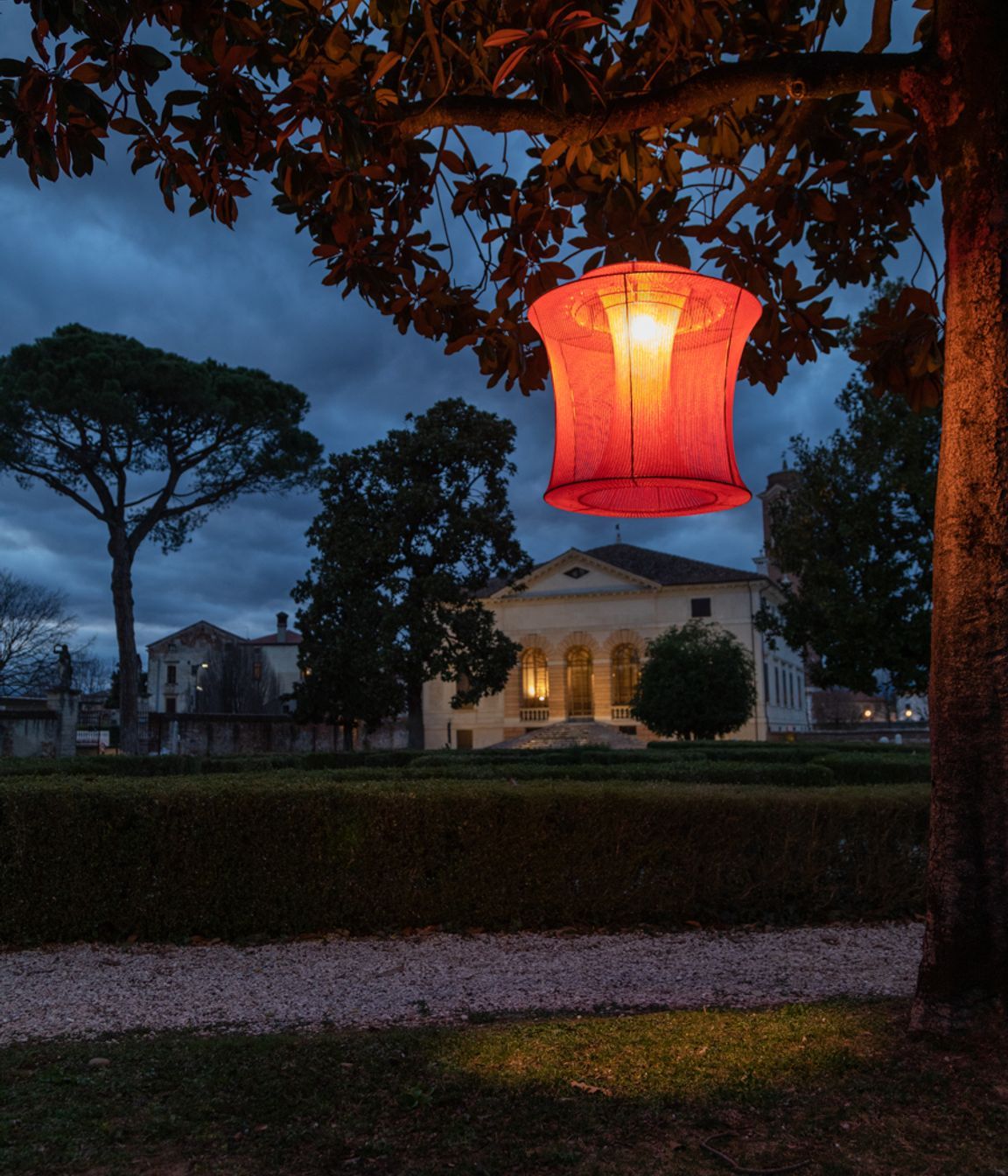 Soul outdoor light has a lightweight structure that balances volume & transparency, enhanced by its innovative ‘tricot’ Ecofibra mesh covering