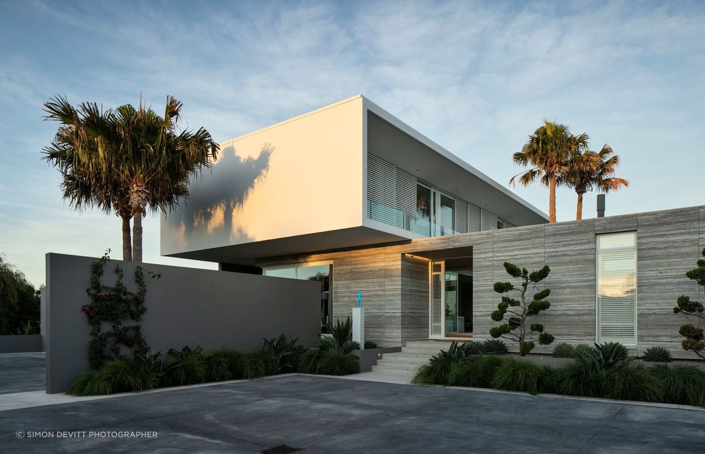 Cantilever House by Sumich Chaplin Architects.
