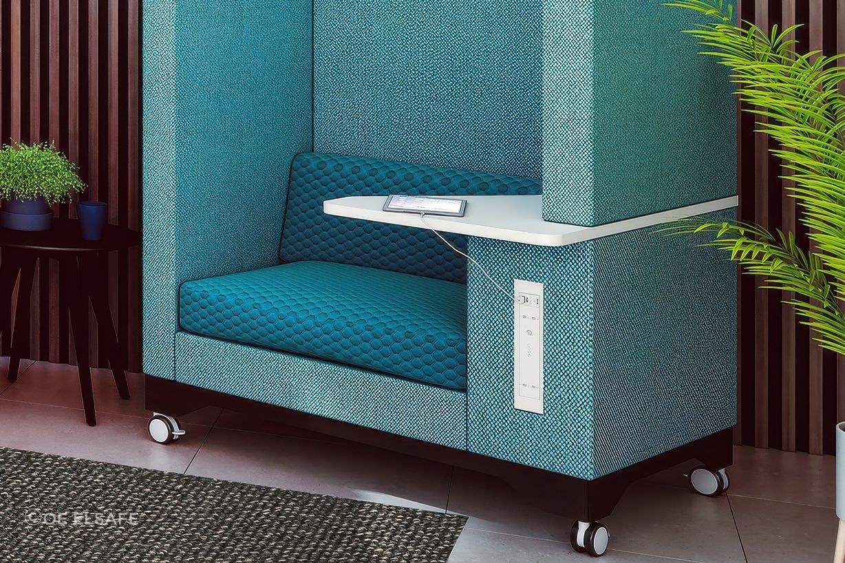 INTEGRATED POWER
OE’s QIKPAC batteries are part of the award-winning ANIMATE solution, which has been custom designed to add power to workstations and furniture using the integrated fitting options. QIKDOC for desks accommodates a QIKPAC CARRY and will power devices, monitors, and even the desk itself. QIKPAC CARRY is also removable for use as a long-lasting portable power bank.