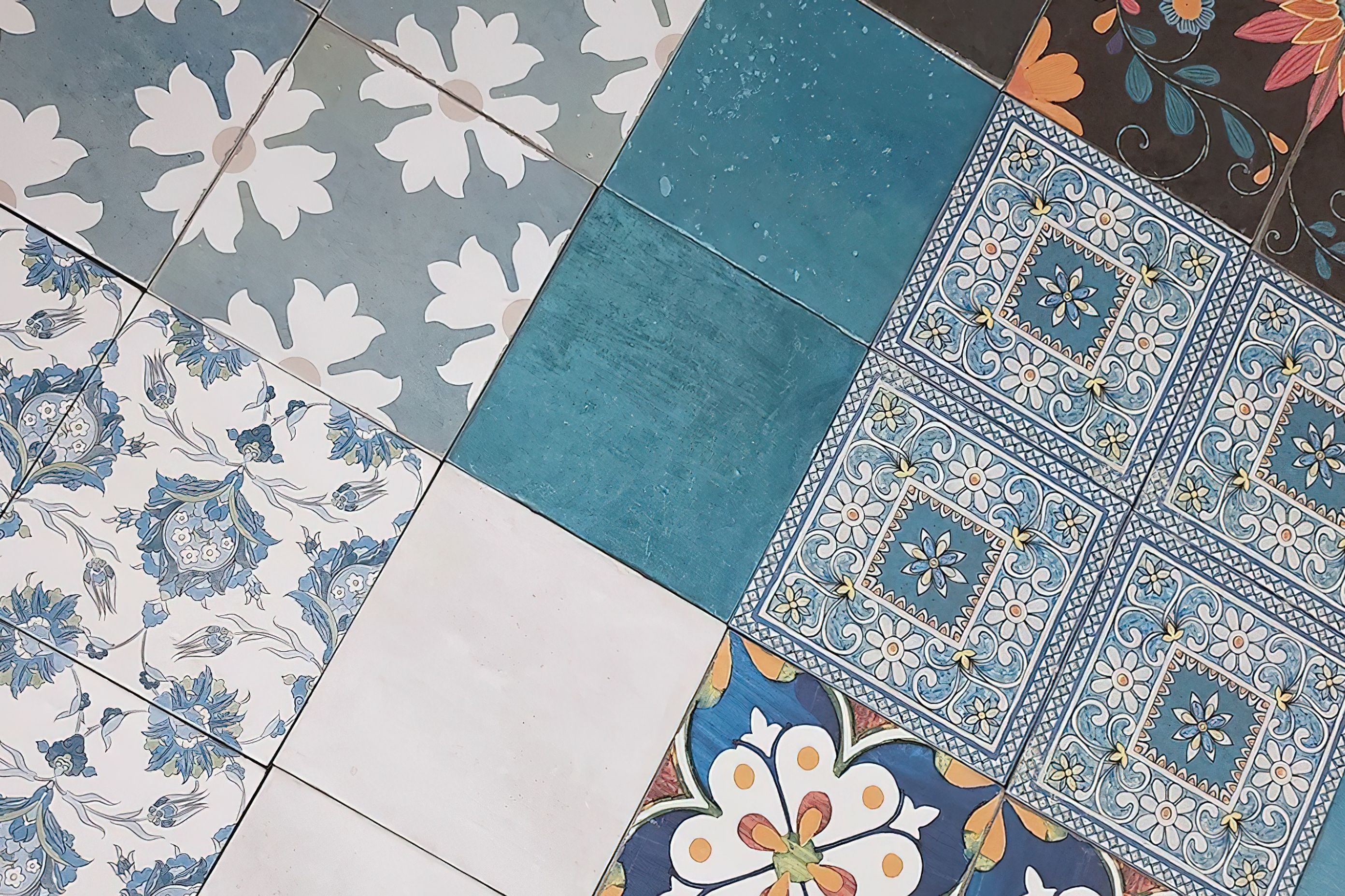 A luxurious vintage pattern tile series, Alice combines solid colours with rich motifs to create a romantic finishing touch in the home. These classic square tiles can be laid in a variety of different styles to create a range of looks in your new design scheme.