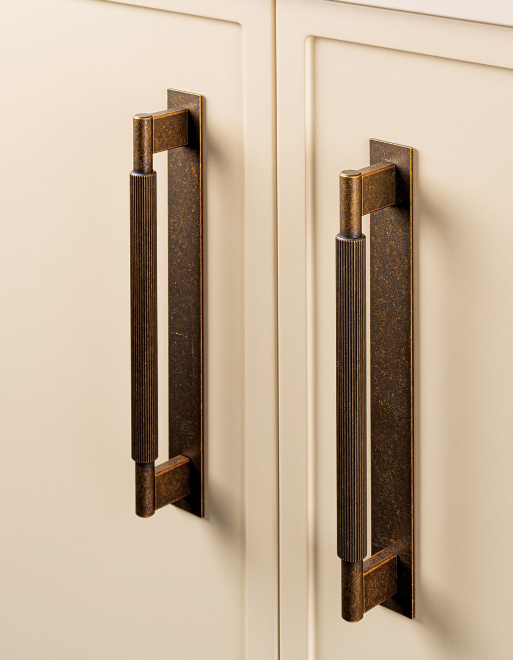 Momo Handles Arpa range in bronze with backplate.